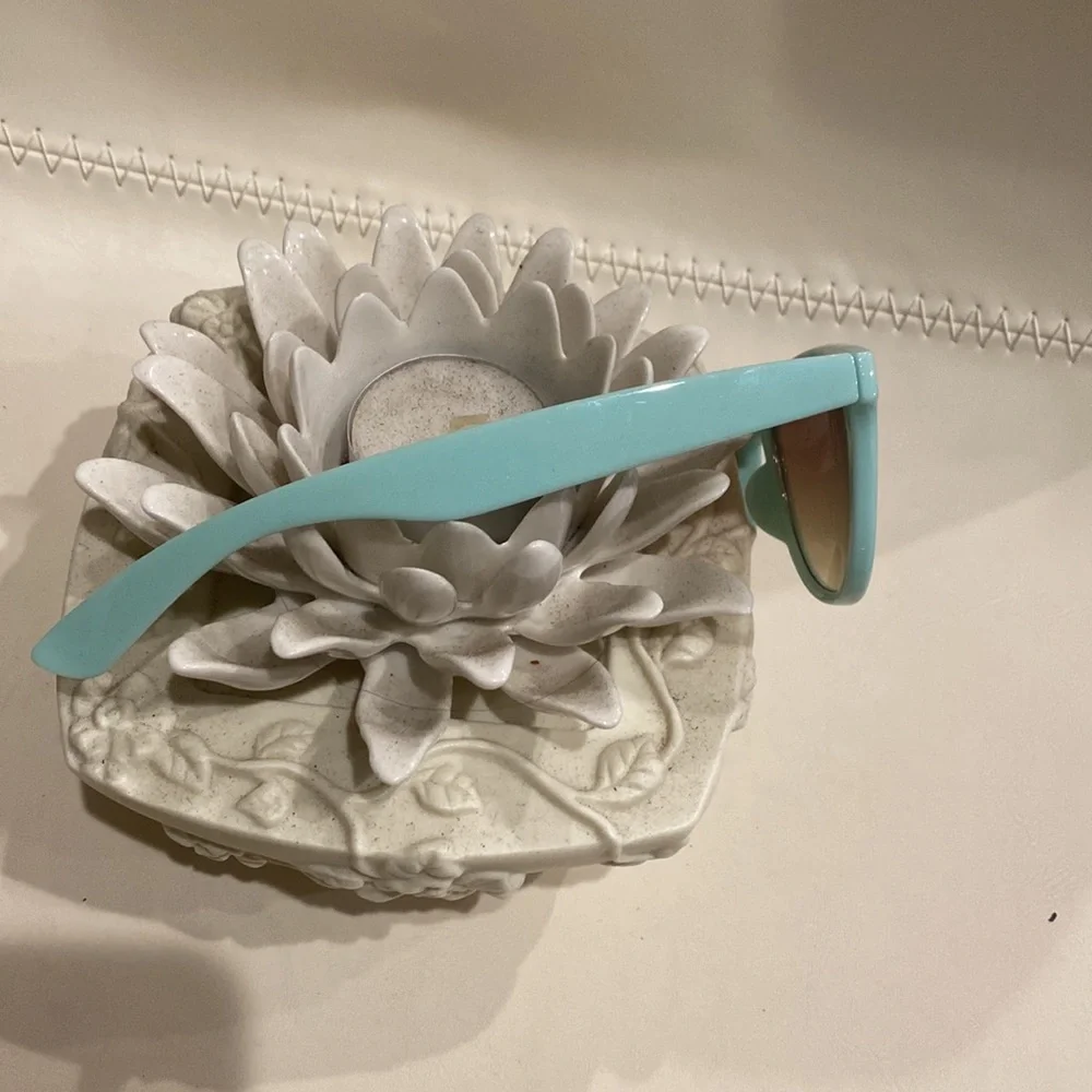 Sunglasses like new - Picture 3 of 6